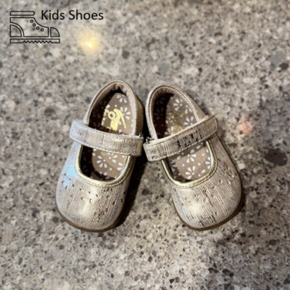 See Kai Run Other - EUC See Kai Run Metallic Goal Mary Jane Style - Size 4C (Little Kids)